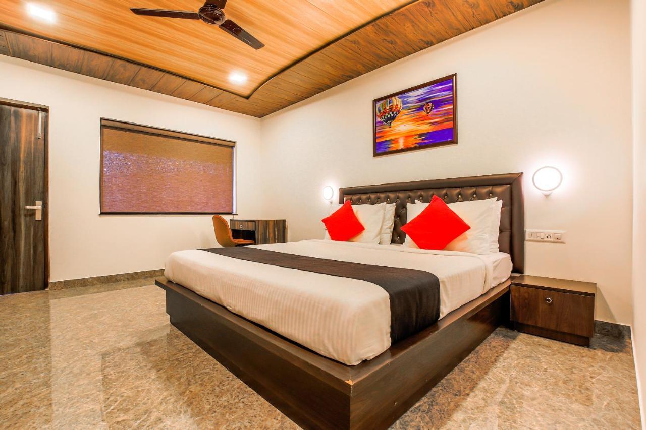 Capital O 18910 La Gracia Resort Morjim Buitenkant foto